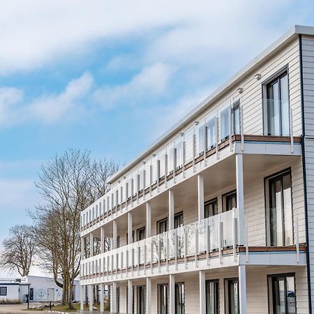 Marina Martinshafen - Lotsenhaus Hotel Neuhof  Buitenkant foto